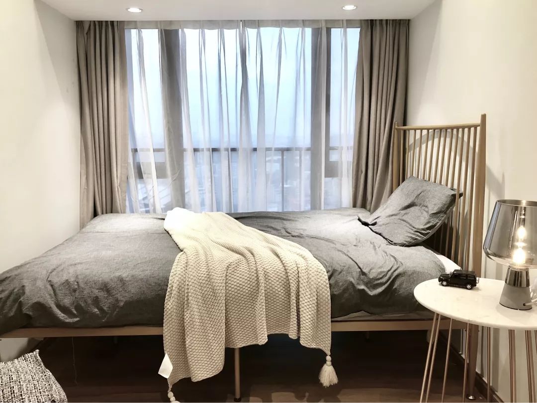 112平轻奢风三居室,灯饰和装饰都好有格调!