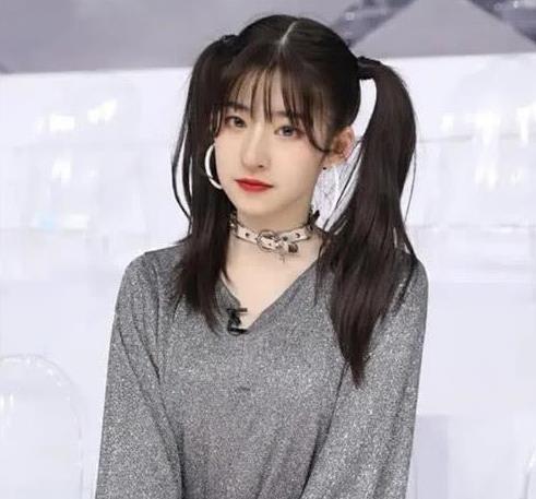 黄一鸣|表里不一黄一鸣：卖无辜人设，背地却掌掴同学，遭86万人谴责