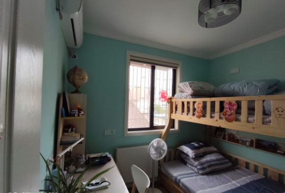 给儿子买学区房,老房改造,99㎡花13万,全屋刷漆太显眼