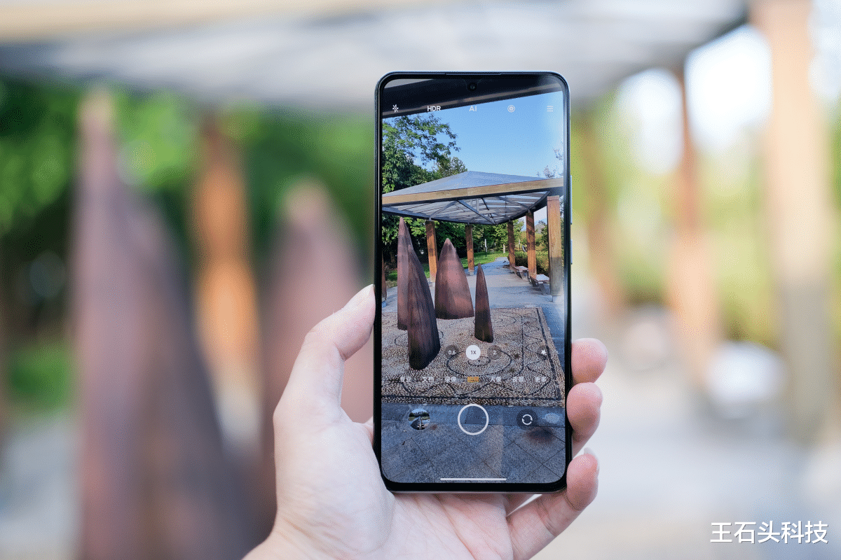 红米手机|红米K50至尊版“开倒车”?首发1.5K屏幕,卢伟冰揭晓原因!