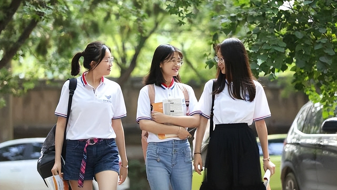 教师|教师就业迎来“坏消息”，学校招聘条件不断提升，师范生压力倍增