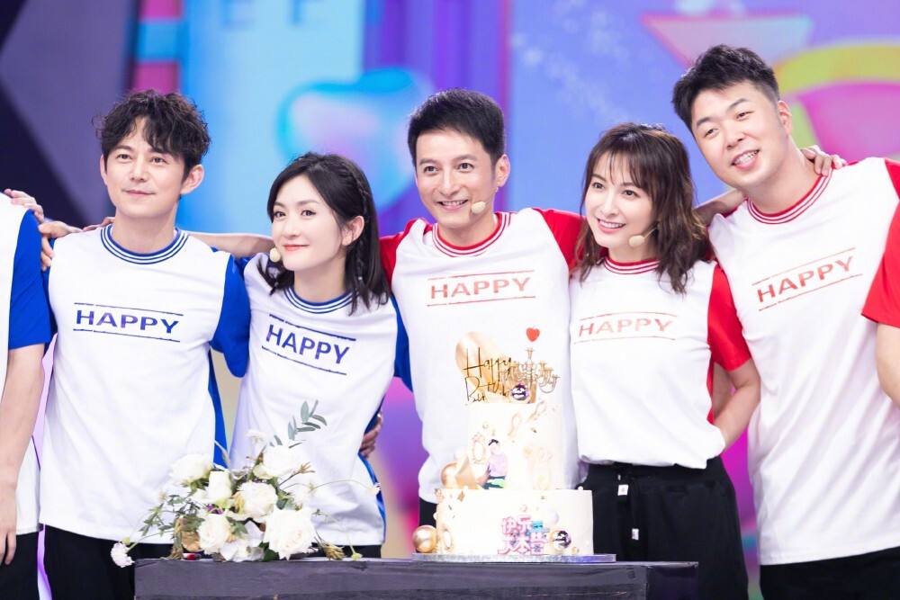 谢娜|谢娜参加东方卫视春晚！不仅不主持新“快本”，还退出湖南卫视？