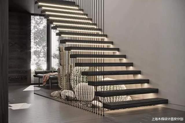 令人称奇的悬浮楼梯,原理竟等同于印度街头的人体悬浮术