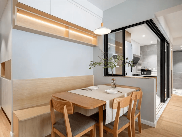 厨房可别再装推拉门了,封闭效果差不说,我家现在连门都开不了