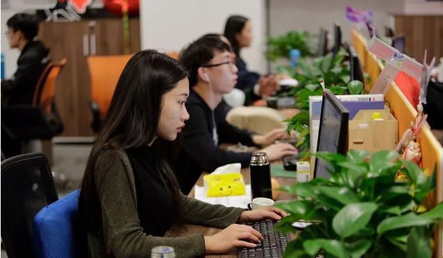 大学生|找工作很难吗？HR感到不解：月薪3千的客服，几十名大学生应聘
