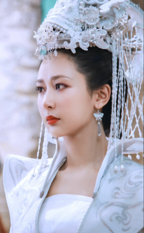 杨紫|杨紫新剧有望超《香蜜》，大婚造型仙气十足，粉丝被狠狠打脸