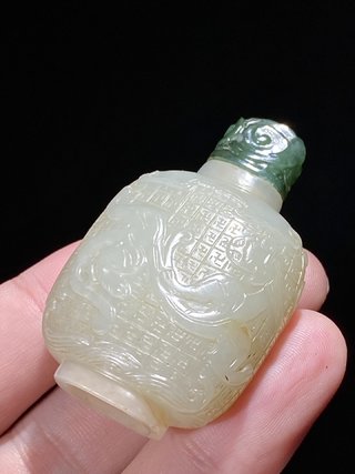 和田玉籽料|清乾隆 和田玉籽料 福山寿海 螭龙纹 鼻烟壶