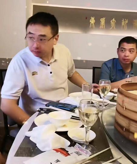 许敏|云昊、妮妮陪伴许姥姥获赞,郭威与许敏无互动被质疑,亲情结束?