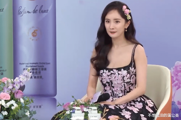 杨幂|35岁杨幂参加活动,生图法令纹加深显疲态,“绒毛发际线”成焦点