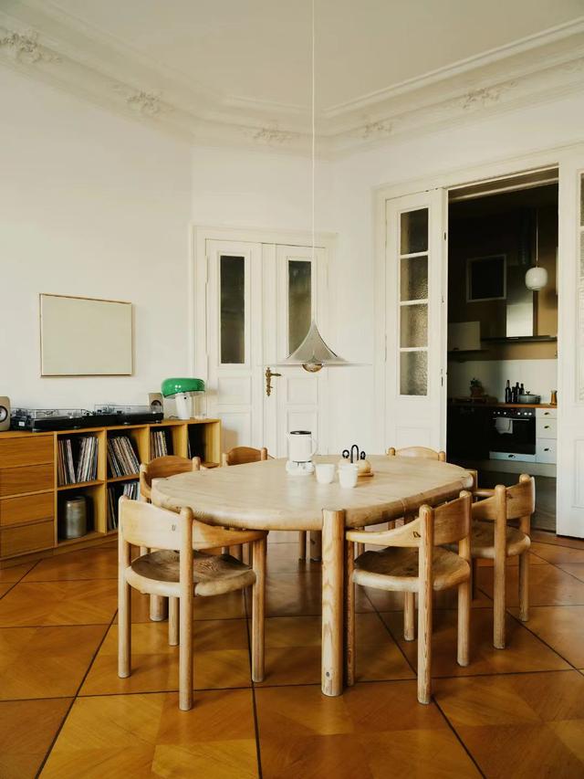 35岁柏林女主的家,全屋复古家具,温馨多彩,精致高级感羡煞旁人