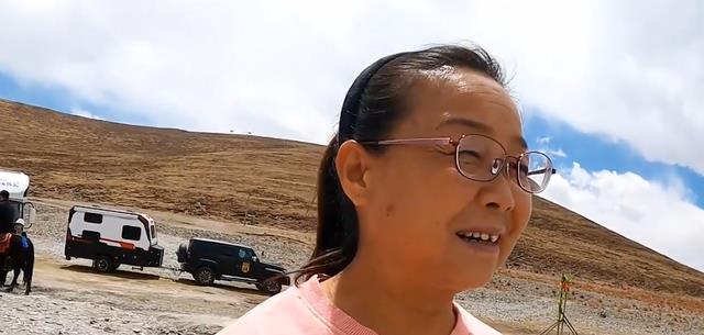 旅行|50岁阿姨自驾游：退休阿姨自驾“逃离”家庭，却被质疑不负责任？