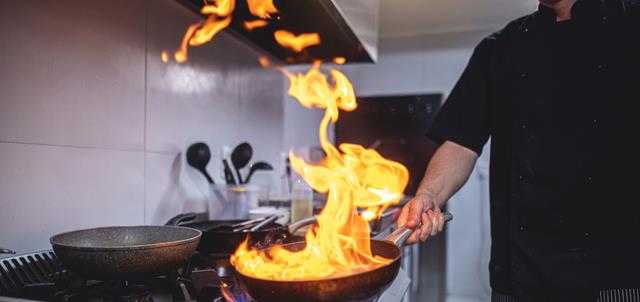 橱柜上有必要预留的3个通风口和1个门,很多橱柜设计师都不知道
