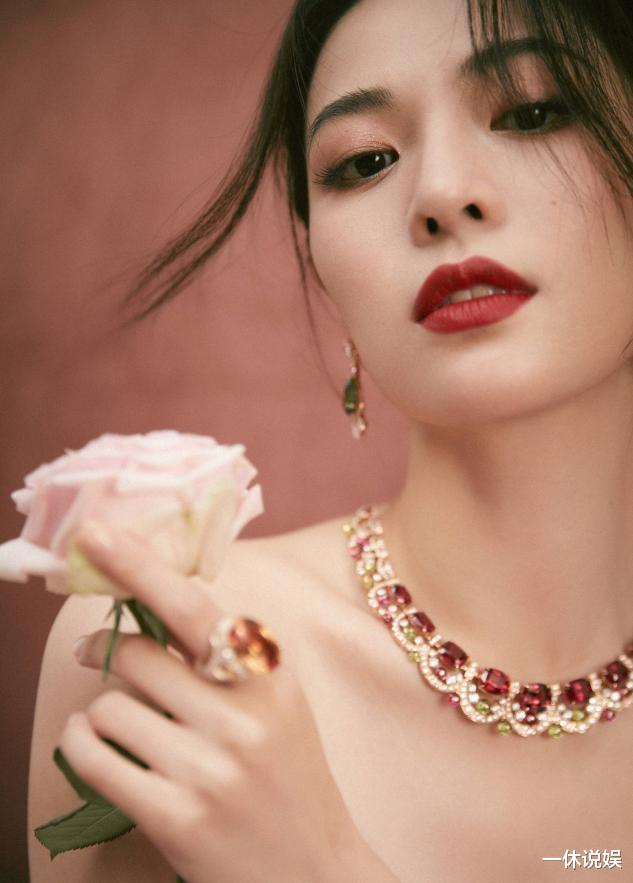 钟楚曦|她年少热爱舞蹈，大学时转型表演系，与肖战合作《王牌部队》大火