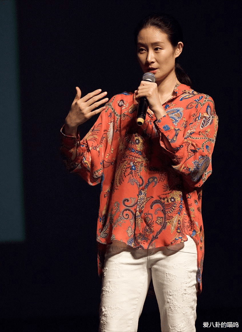 王小蒙|“王小蒙”王亚彬：走出象牙山，离开赵本山后，她活出真正的自我