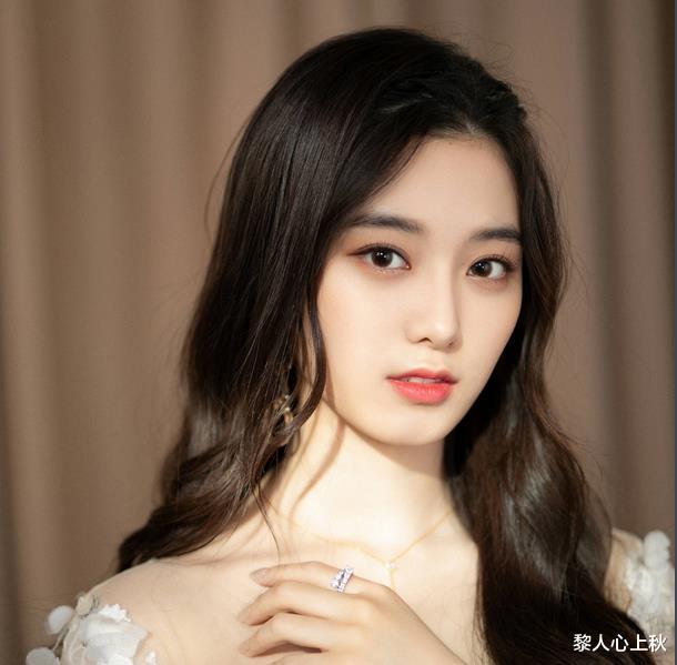 徐艺洋|徐艺洋一袭白衣笑颜如花!雪肤玉貌明眸善睐美若天仙