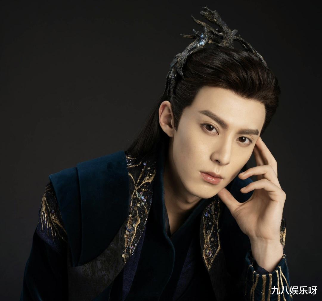 王鹤棣|白鹿、王鹤棣粉丝争执不下，路透大量曝光，被质疑刻意炒cp