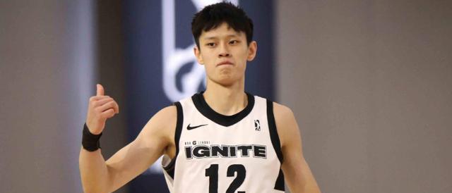 张镇麟|果然，张镇麟惨败，他竟被曾凡博碾压，因为他登陆NBA还困难重重