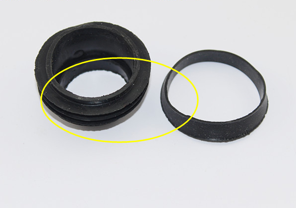 朋友家把下水道接口套了个橡皮圈，除臭还防漏，太实用了！