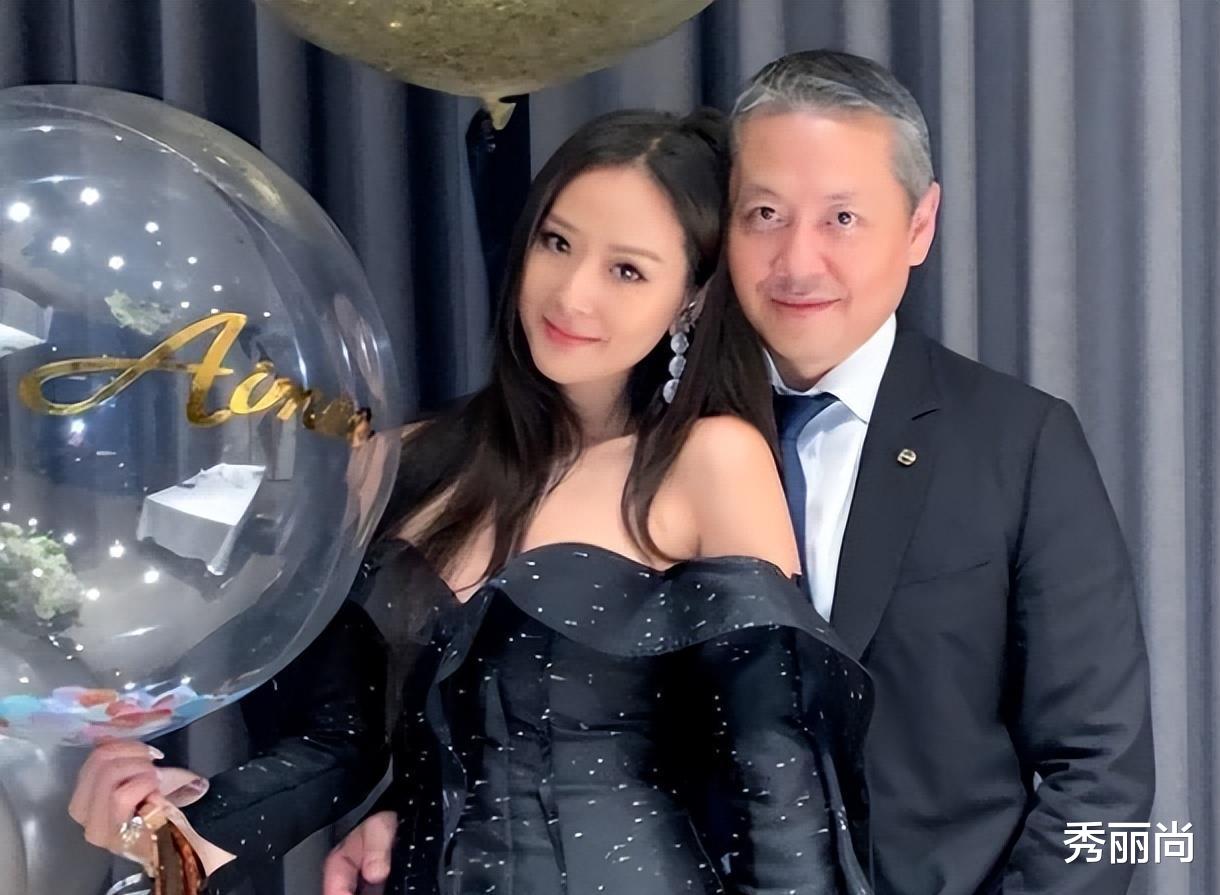 看似“平平无奇”，实则家世显赫！这12位明星的父母富得流油