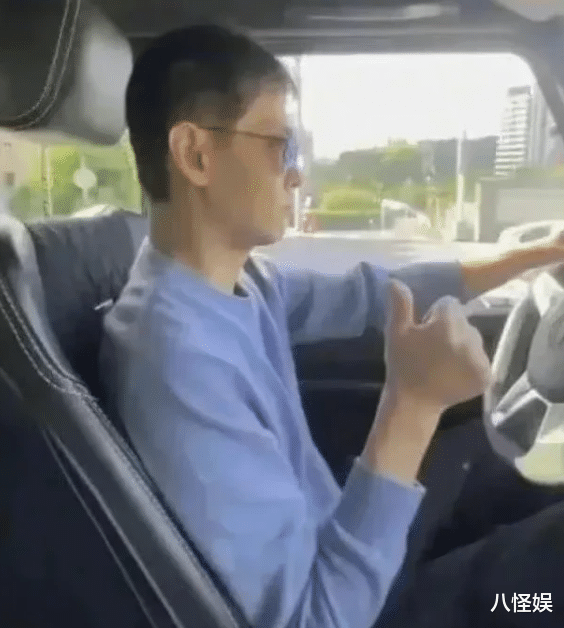 林志颖|林志颖车祸后首次挑战骑行,自拍时高举右臂比心,右手终于痊愈了