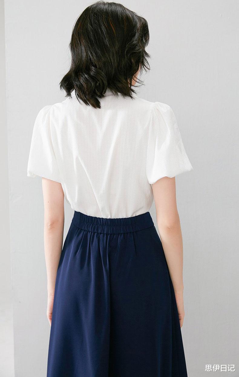 夏季的通勤穿搭，更适合休闲淑女风，展现优雅与知性的气质