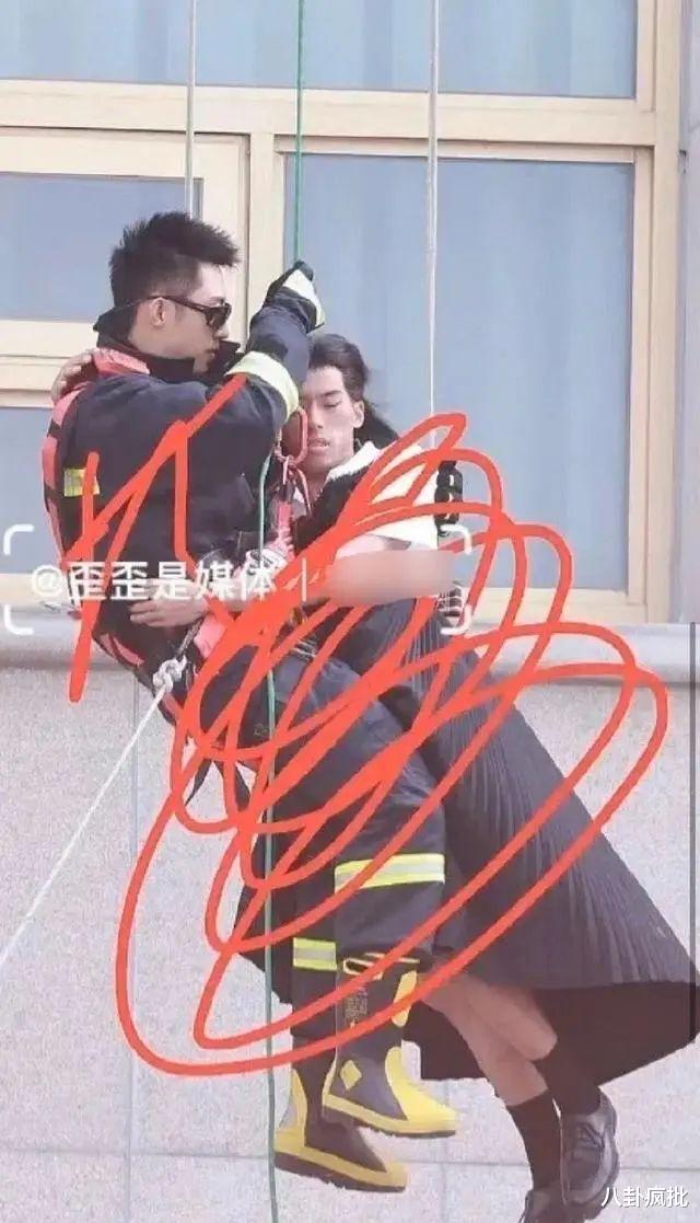 李小璐|黄晓明求婚？刘亦菲花钱固粉？李小璐带偏女儿？解封限H令？小花不敬业？