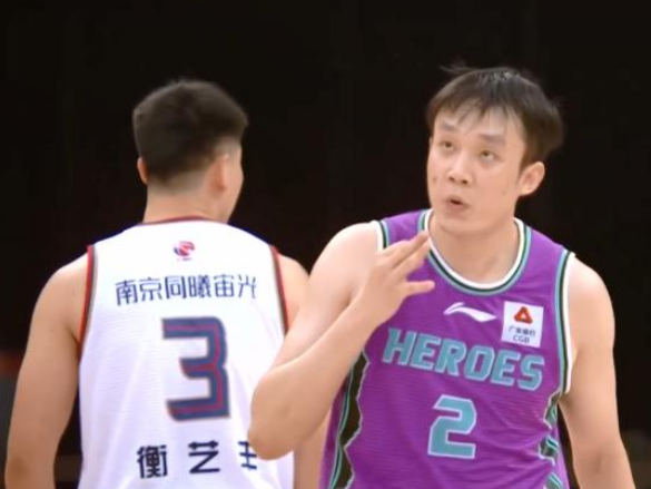 山东男篮|山东男篮爆冷获胜！新的核心球员确定，徐长锁赛后14字夸赞