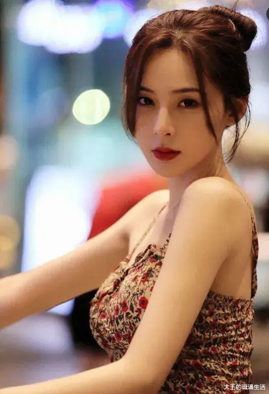 张颖颖|前两天大S和具俊晔又秀了一把恩爱，新女友张颖颖逛菜市场下厨？