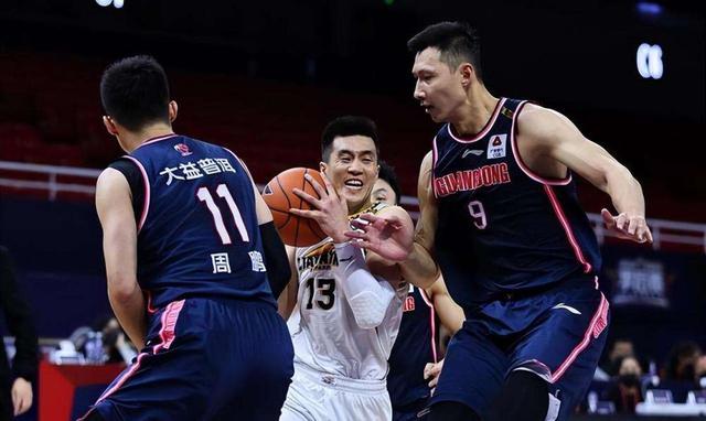 辽宁男篮|辽篮2-0宏远，杨鸣突收功勋离队噩耗，CBA总决赛痛失重要砝码