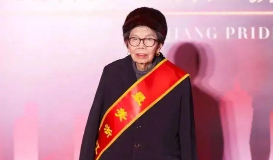 “真还奶奶”陈金英:80岁欠债2077万,拒不申请破产10年全部还清