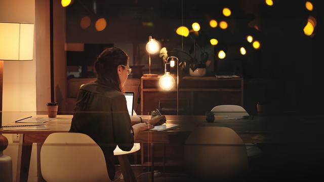 |劳动妇女的一天：我们可视化了6个职场女性的24小时