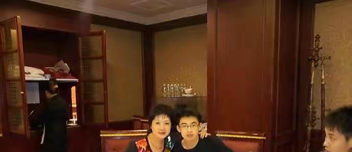 |上海三位传言最多的公众人物，我们都来看看他们的家庭合影