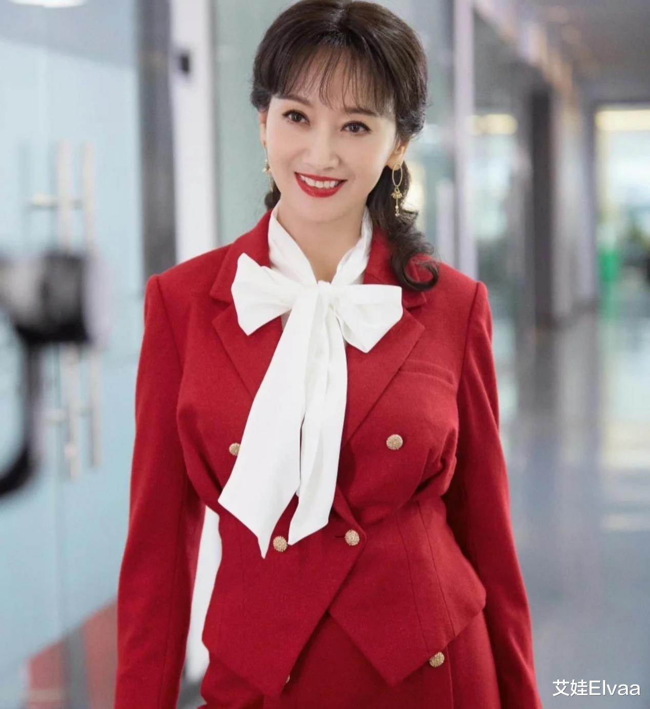 烫发 中年女性怎么烫发不老气？这2个烫发误区，要及时避开