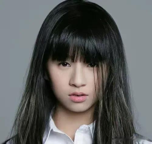 小彩旗|杨丽萍的小彩旗,14岁春晚一转成名似仙女,如今像换了个人