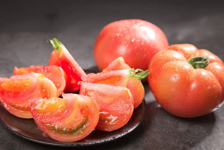 摇摆|多名院士呼吁：停止食用“1黑2红”，或致甲状腺癌变，趁早撤下餐桌