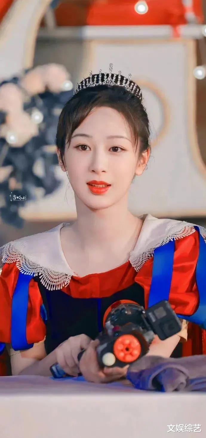 杨紫|杨紫身穿公主装出镜,高贵优雅的气质,下一秒就十分接地气