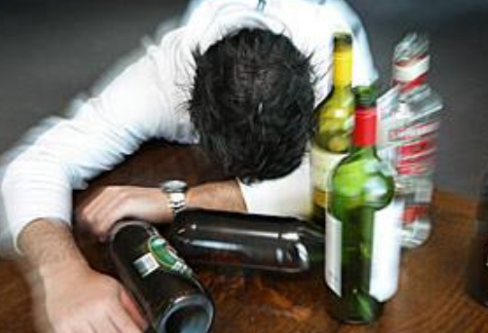 脑梗|52岁王老板腹痛入院,因肝硬化离世,医生:可能2个习惯害的