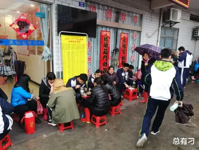 大学|毛坦厂2022年收复读班102个，1.5万人，第一学历有多重要？