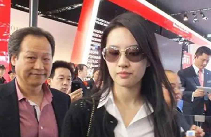 陈金飞|独宠刘亦菲23年，让杨采钰手握一线资源，陈金飞到底有多豪气？