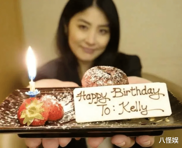 陈慧琳|陈慧琳买包被偶遇，弯腰问候网友毫无巨星架子，还获赞超模身材