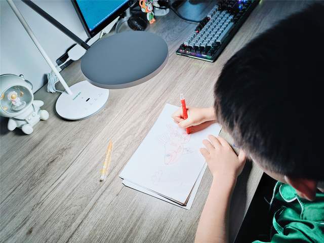 评测|南卡第一款台灯开售,据说性价比极高?必须给它来个首发评测