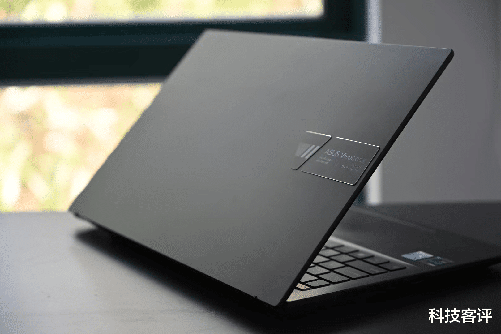 液晶显示器|OLED和LCD笔记本屏幕区别解析,都是120Hz刷新率却有大不同