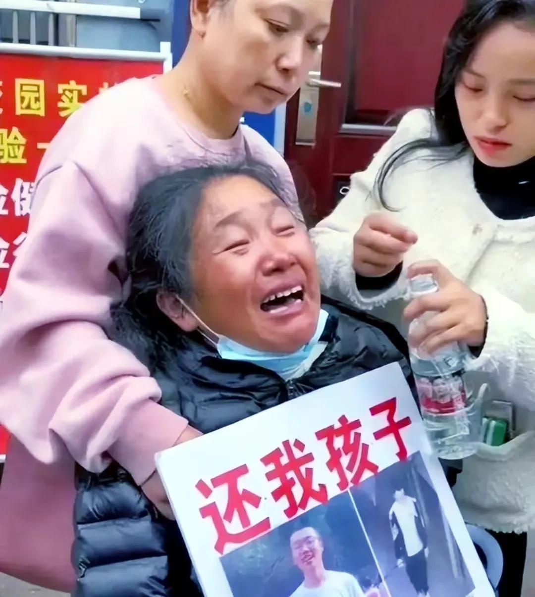 胡鑫宇有消息：学校后山发现1只鞋子，还有被焚烧过痕迹