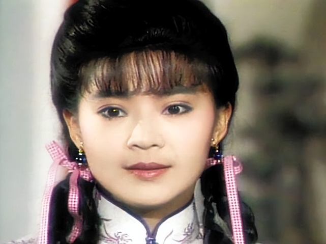 俞小凡|俞小凡一家就餐被偶遇!18岁女儿身材好,被老爸担心太漂亮遭觊觎