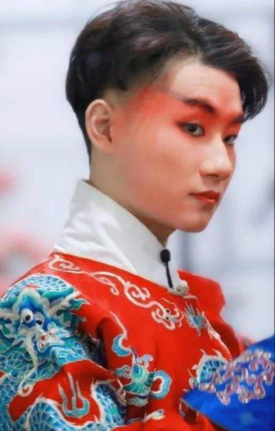 郭德纲|为陶阳得罪京剧界,一月亏损整整80万!郭德纲为何被逼无路可退