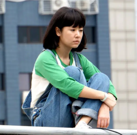 刘晓庆|女明星不服老“装嫩”失败，老了就别再尬演少女了！