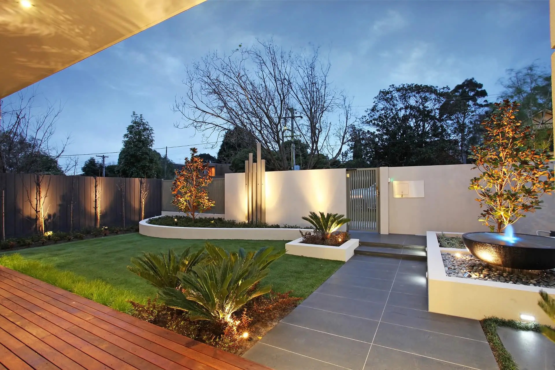 夏日将临,一个极简风格的庭院,让你的夏天清凉又纯粹