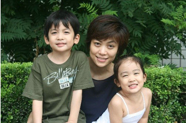 连花清瘟|55岁景岗山路边摊买水果,脸上满皱纹,瘦到认不出