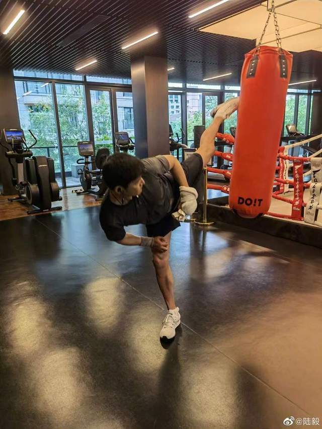 陆毅|上海男人陆毅晒照清瘦不少！身材健硕不油腻，46岁帅气有型迷倒粉丝