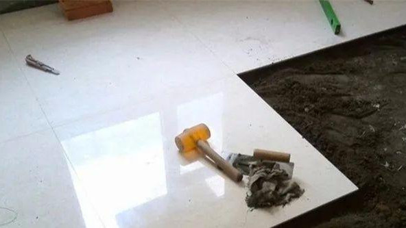 干铺瓷砖好，还是湿铺瓷砖好呢？老师傅的建议太有用了！